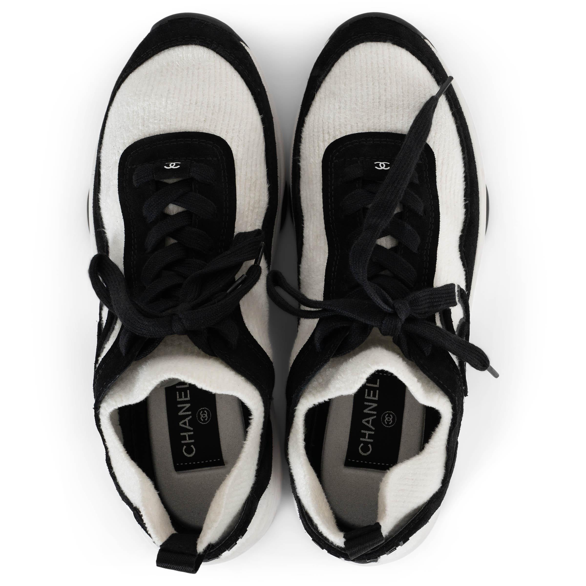 CHANEL black & white 21A KNIT & SUEDE LOW TOP Sneakers Shoes 38.5 For Sale 1