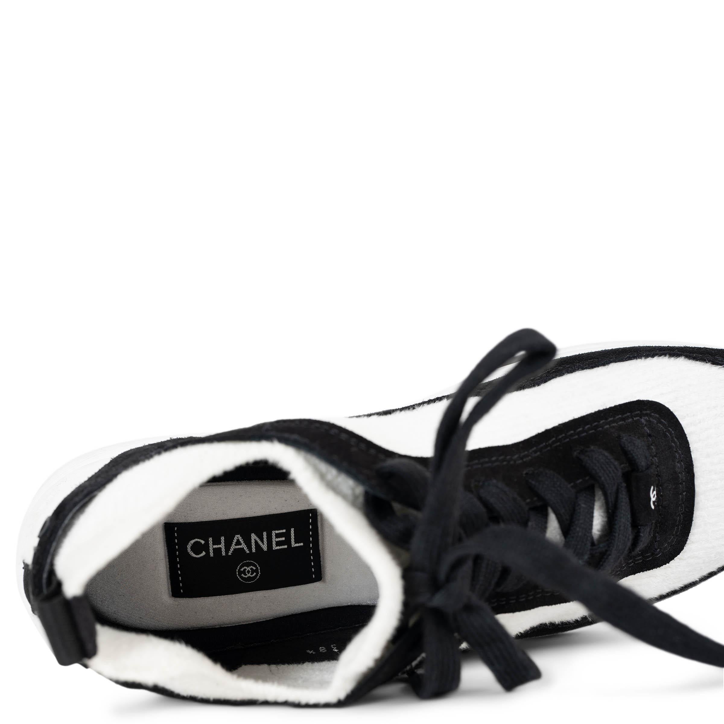 CHANEL black & white 21A KNIT & SUEDE LOW TOP Sneakers Shoes 38.5 For Sale 3