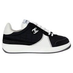 CHANEL 23C MONTE CARLO NYLON & SUEDE chaussures montantes noires et blanches 38