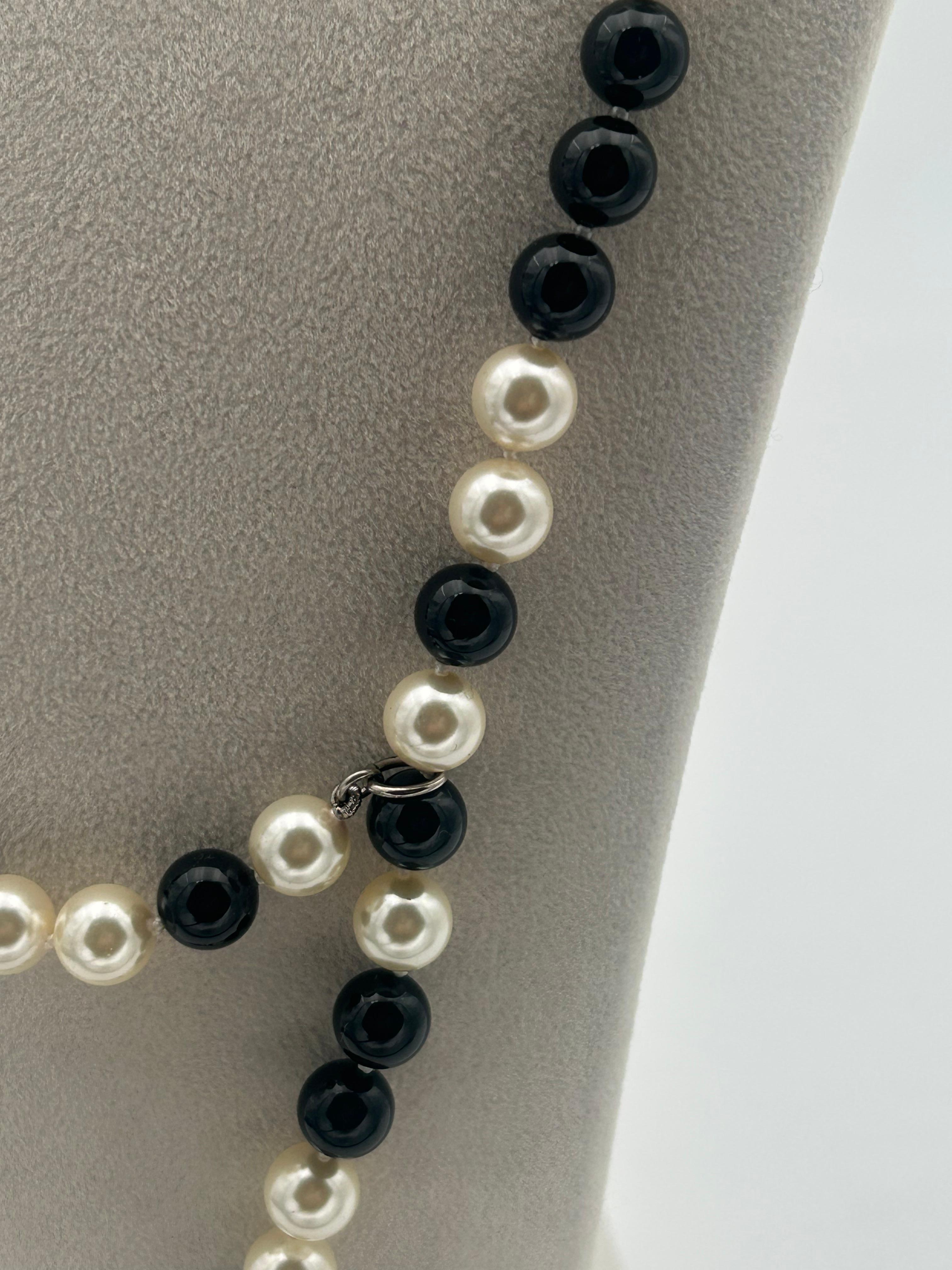 Chanel Black & White Beaded and Pearl Necklace 2008 For Sale 7