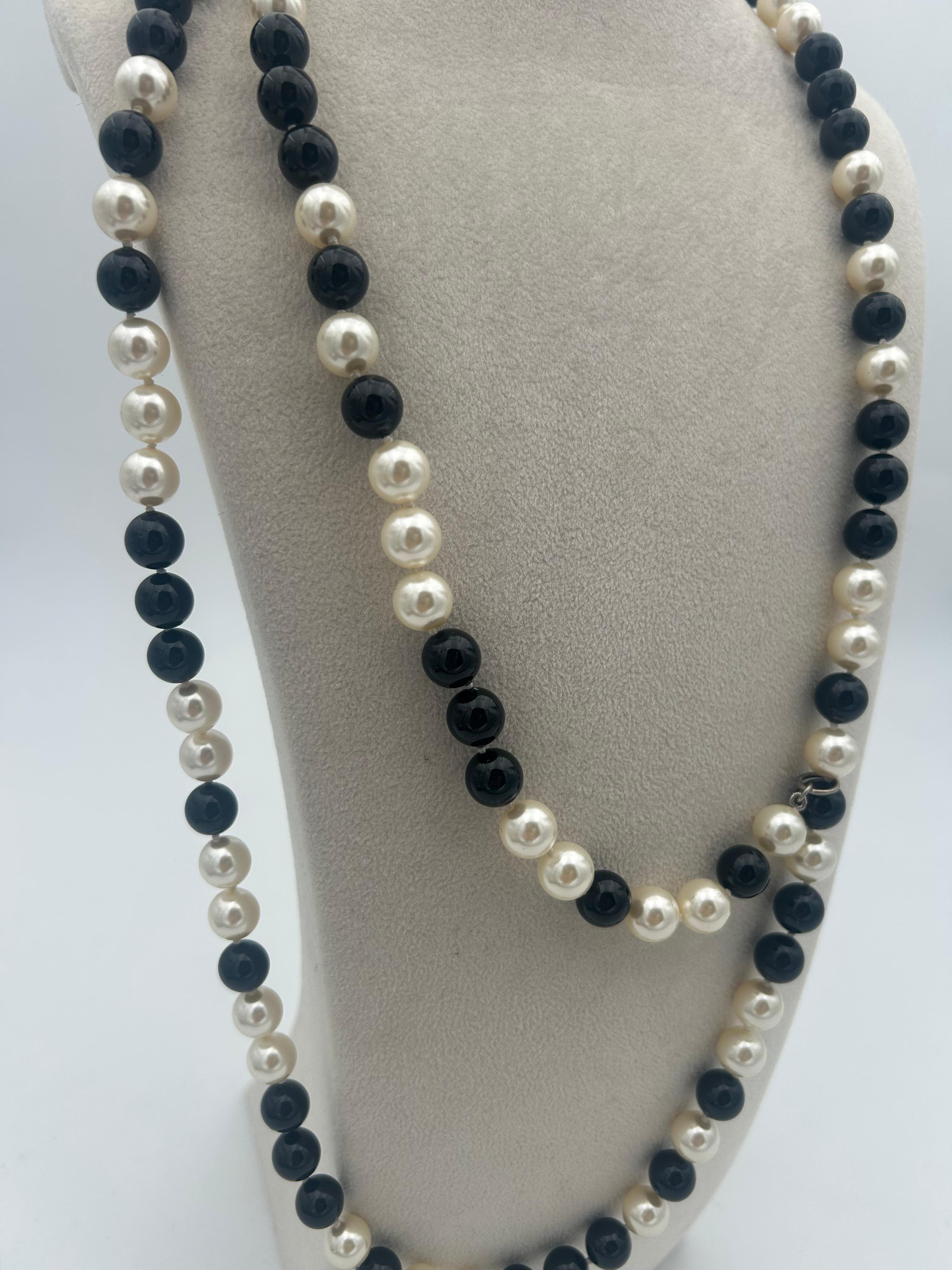 Chanel Black & White Beaded and Pearl Necklace 2008 For Sale 8