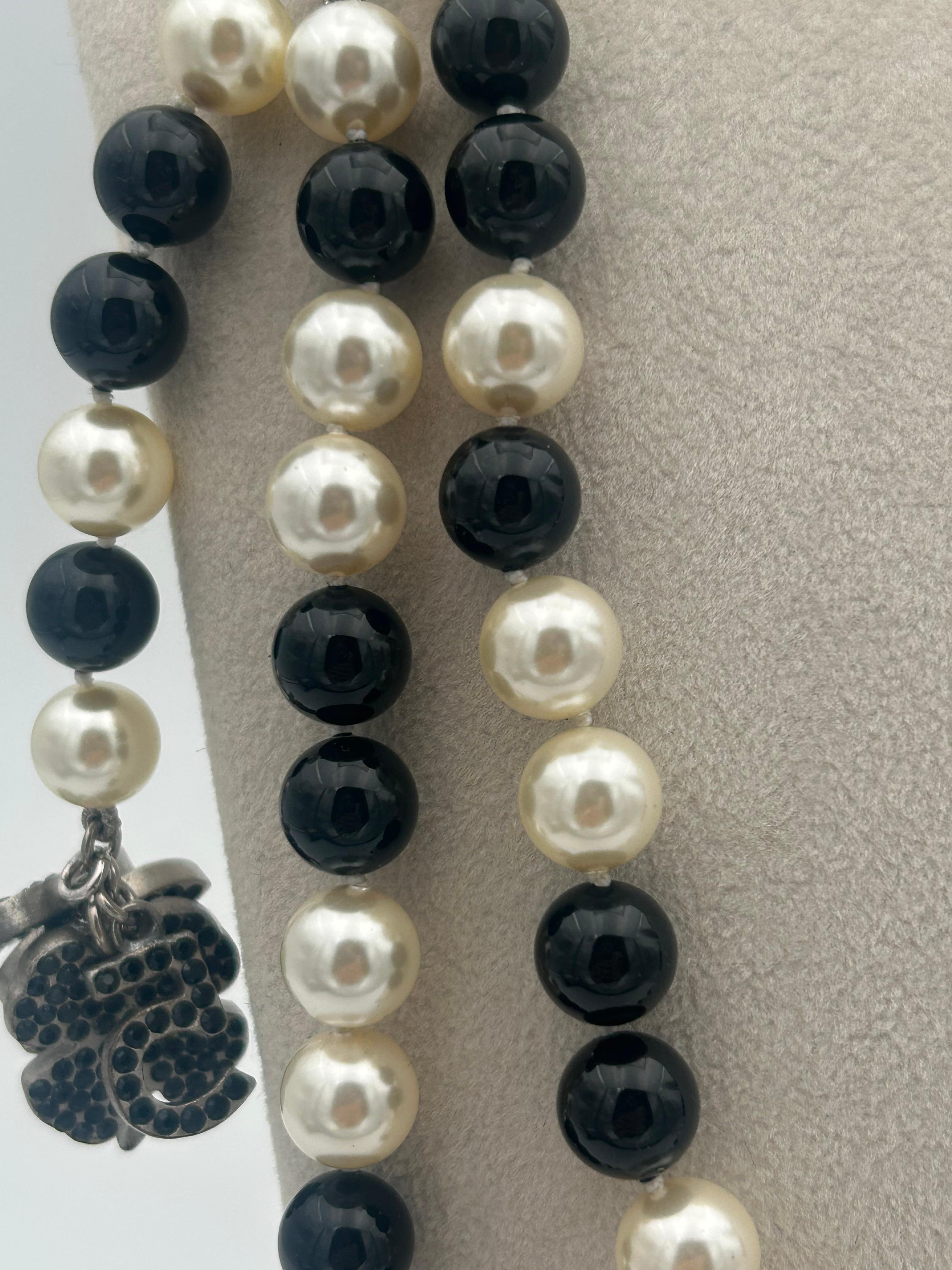 Chanel Black & White Beaded and Pearl Necklace 2008 For Sale 1