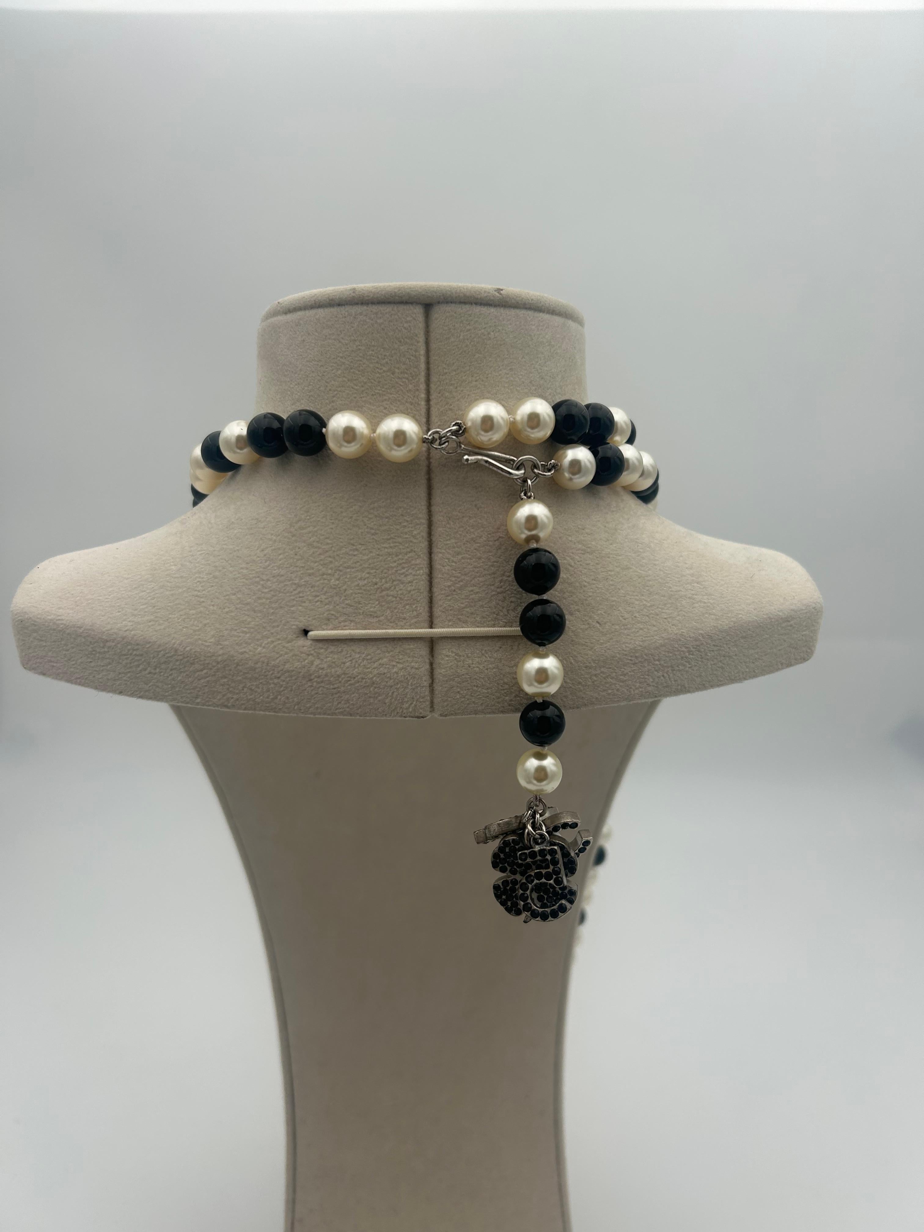 Chanel Black & White Beaded and Pearl Necklace 2008 For Sale 3