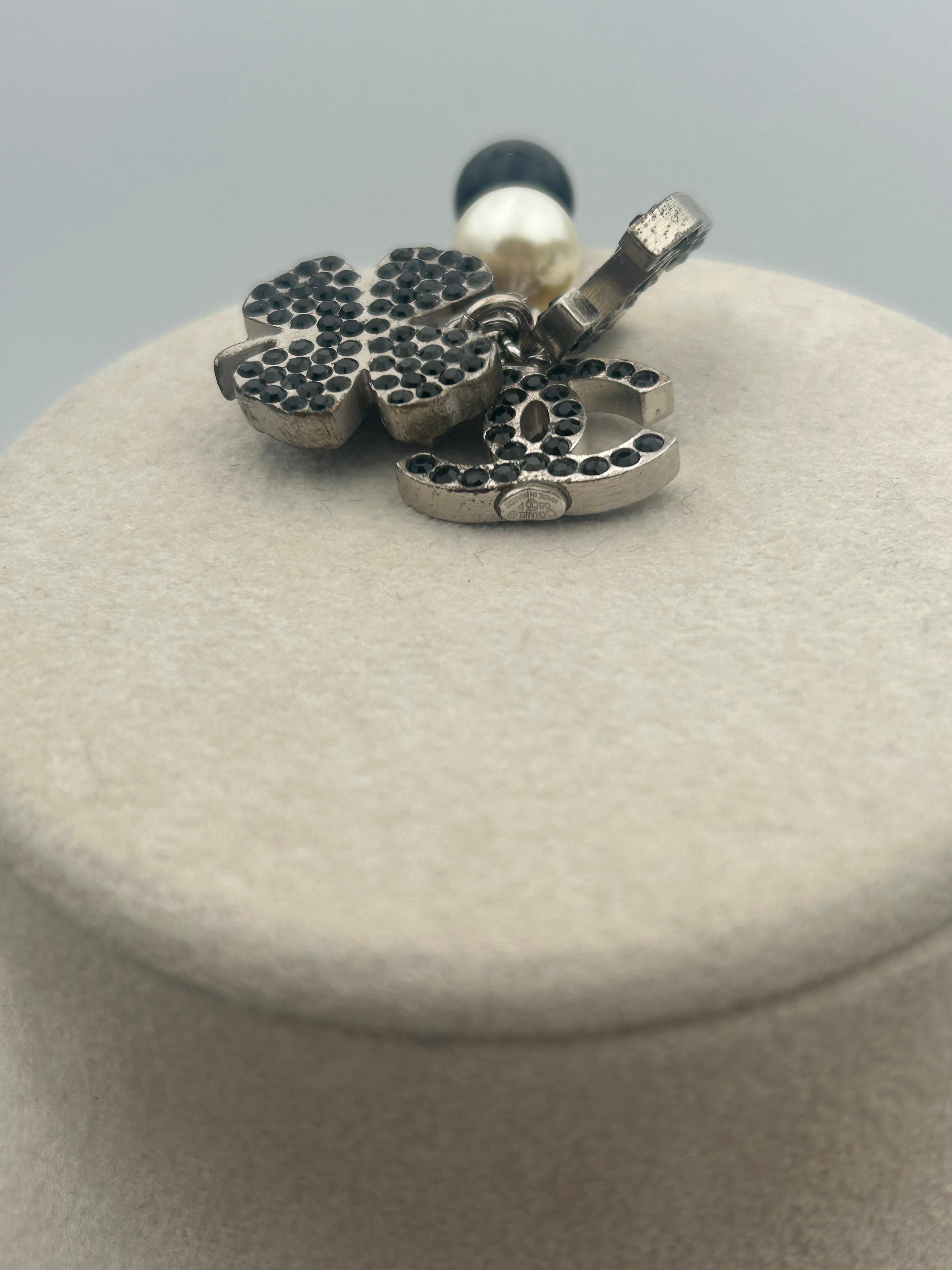Chanel Black & White Beaded and Pearl Necklace 2008 For Sale 4