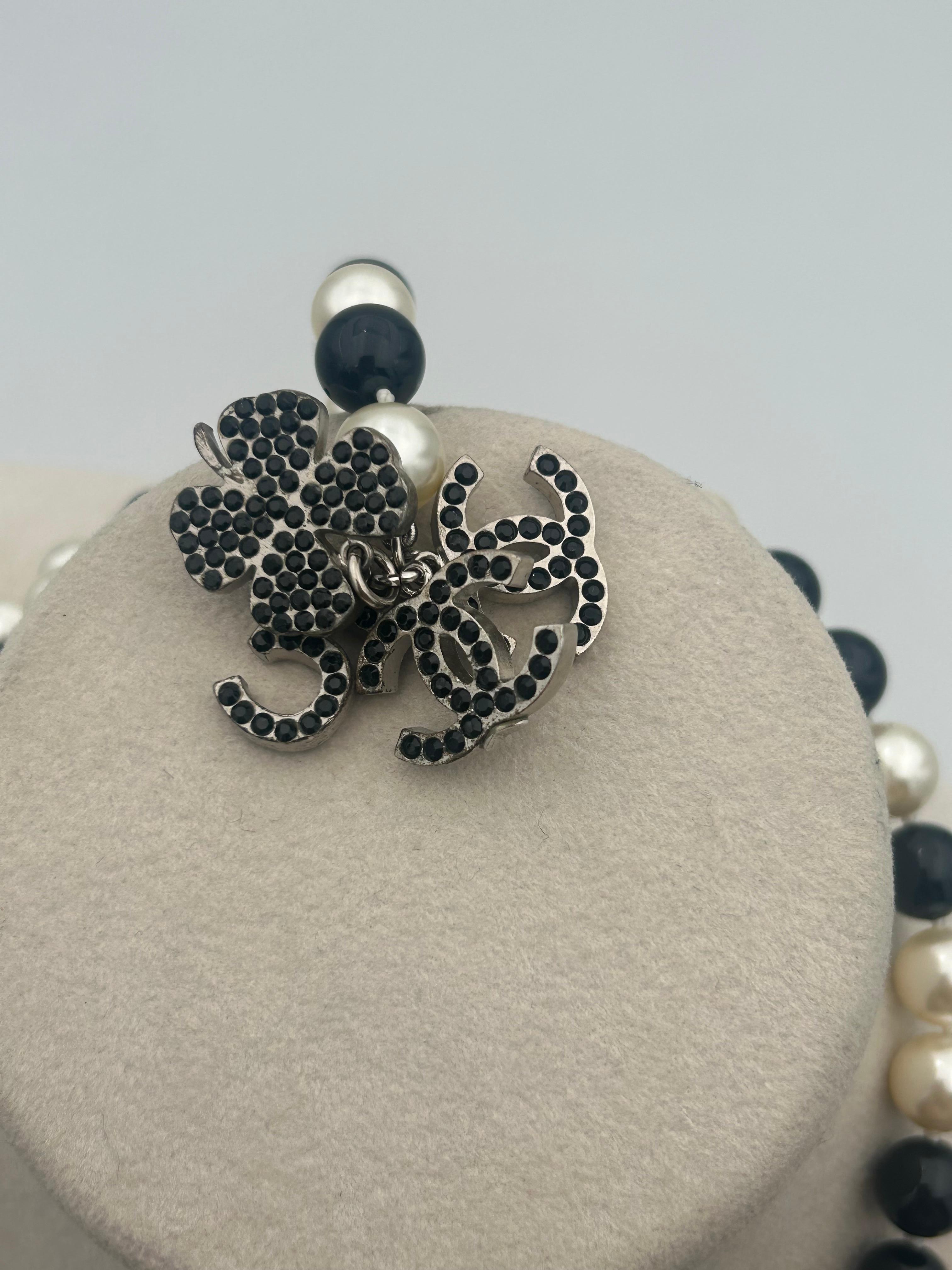 Chanel Black & White Beaded and Pearl Necklace 2008 For Sale 5