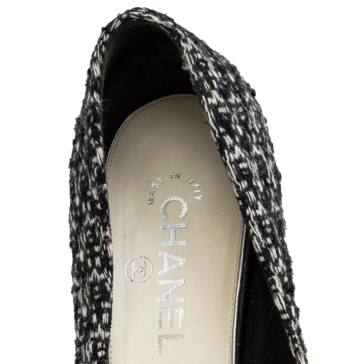 Black CHANEL black & white BOUCLE TWEED BLOCK HEEL Flats Shoes 40 For Sale