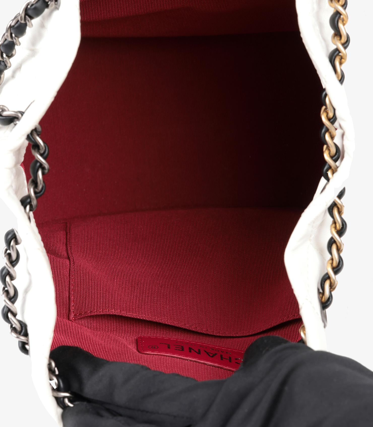 Chanel Black & White Calfskin Leather Gabrielle Backpack en venta 6
