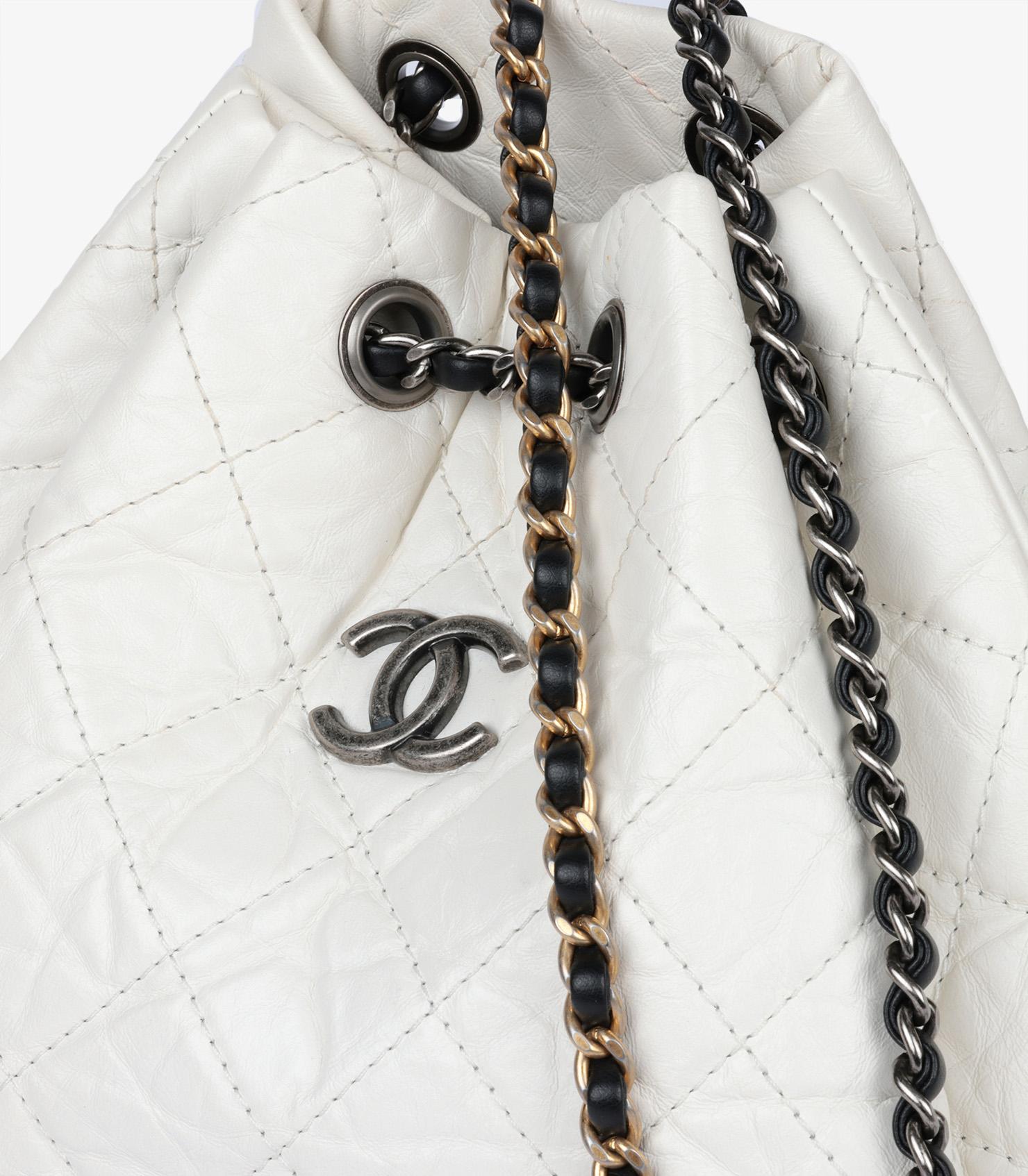 Chanel Black & White Calfskin Leather Gabrielle Backpack en venta 3
