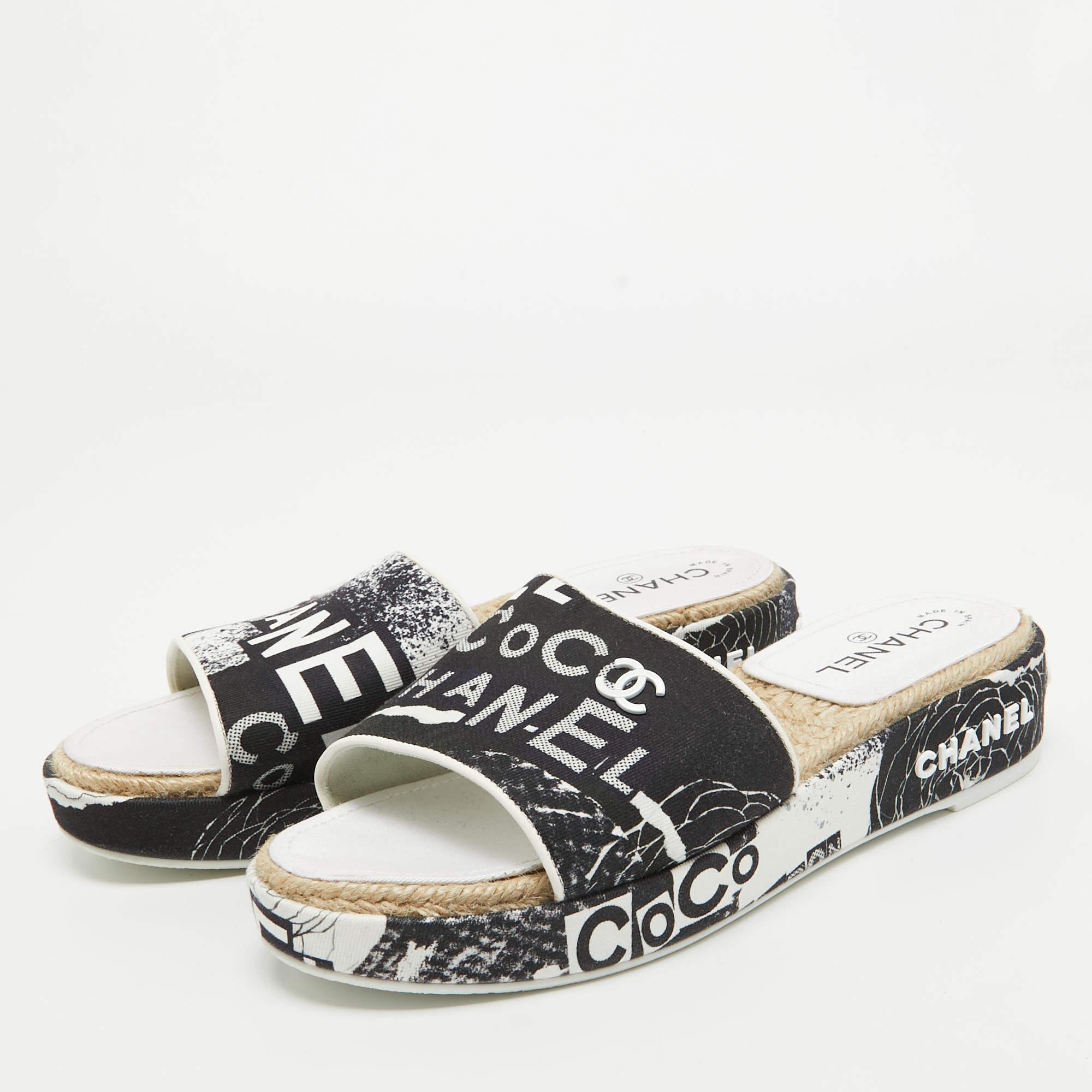 Chanel Black/White Canvas Logo Graffiti Espadrille Slide Sandals Size 41 1