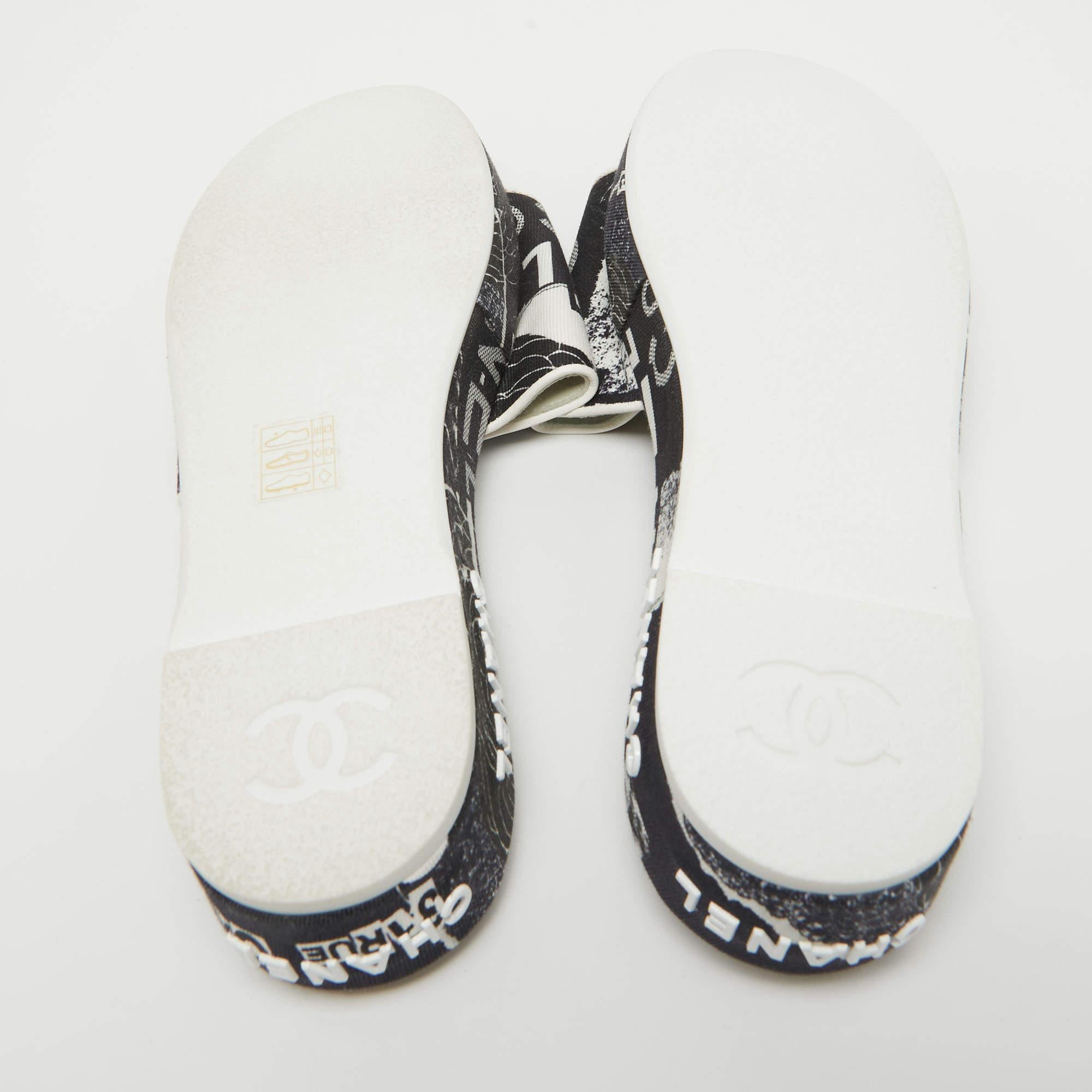 Chanel Black/White Canvas Logo Graffiti Espadrille Slide Sandals Size 41 4