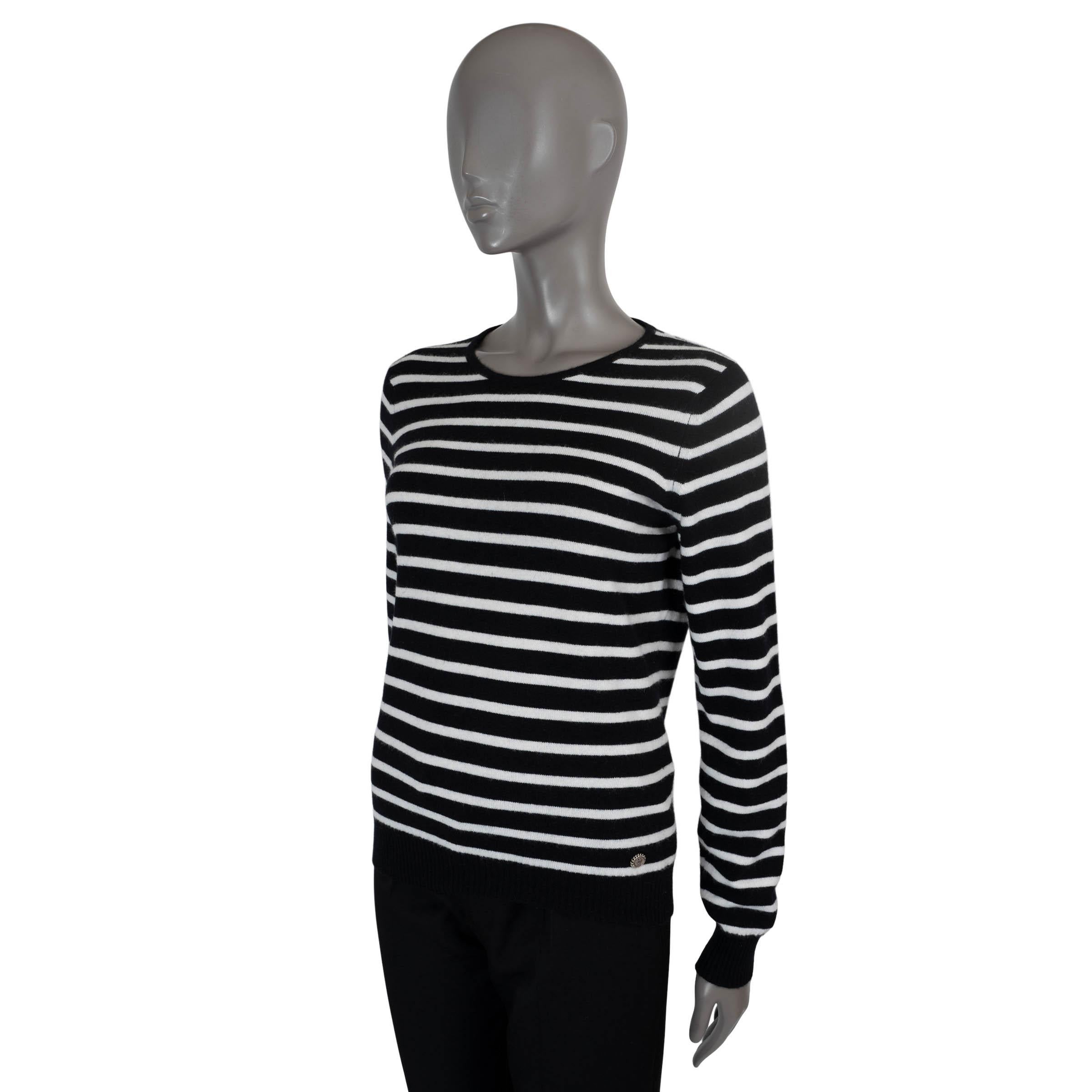 100% authentic Chanel round-neck sweater in black and white striped cashmere (100%). Features black rib-knit cuffs and bottom hem. Has been worn and is in excellent condition.

2008 Fall/Winter

Measurements
Model	08A P33571 K00851 R8292
Tag