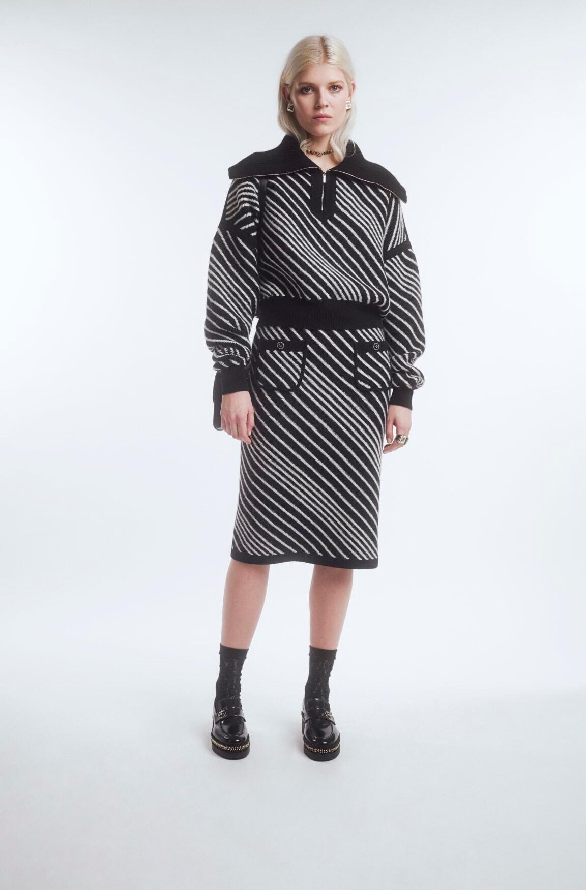 CHANEL black & white cashmere 21B STRIPED HALF ZIP CROP Sweater 36 XS 4