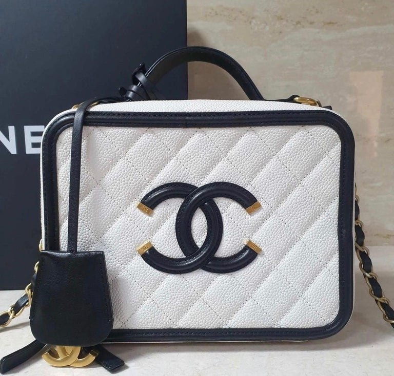 Chanel Black White Caviar Leather CC Vanity Case Bag For Sale at