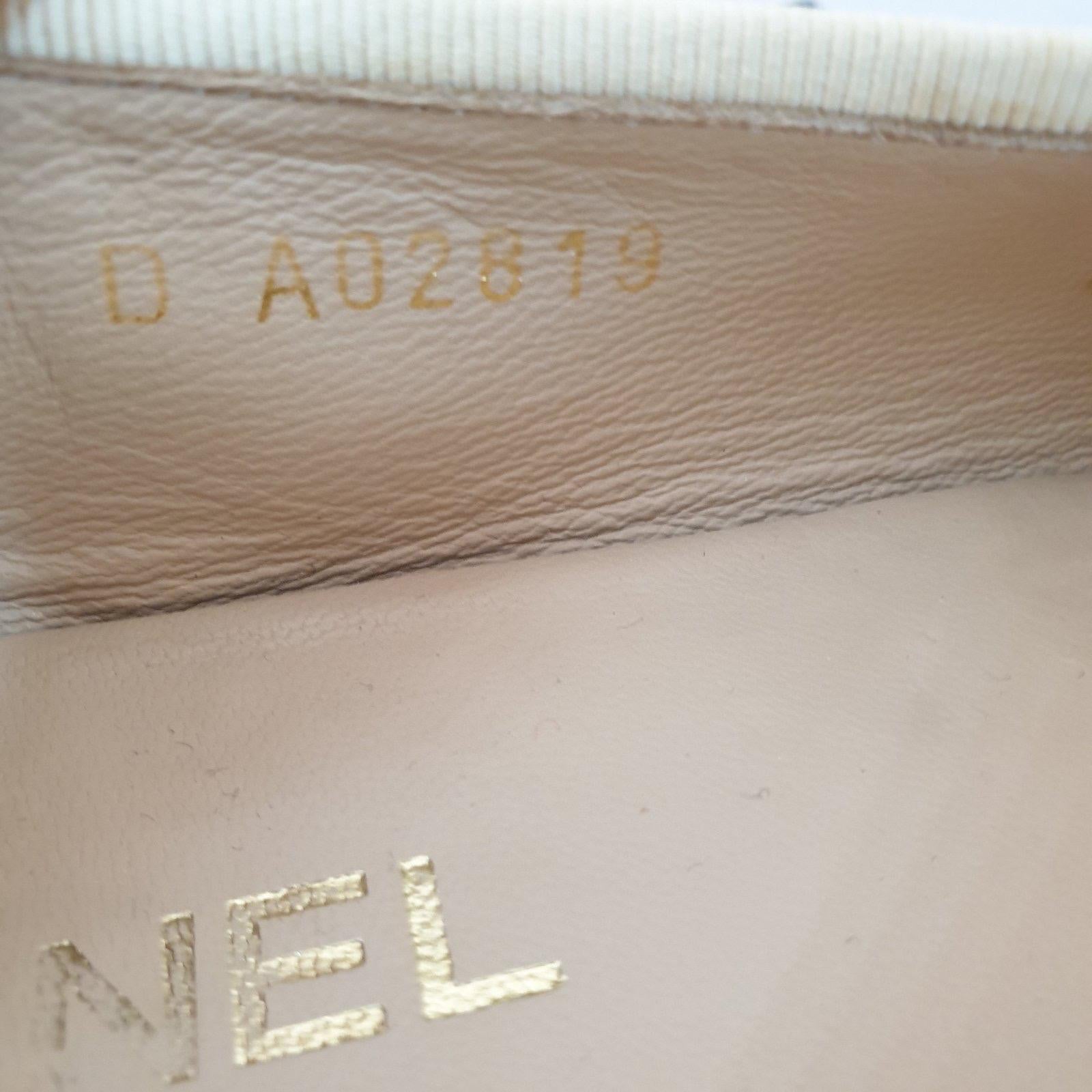 Chanel Black White CC Logo Ballet Flat Shoes 2