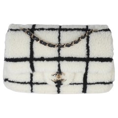 Chanel Schwarz Weiß CC Square Print Shearling Medium Flap Bag