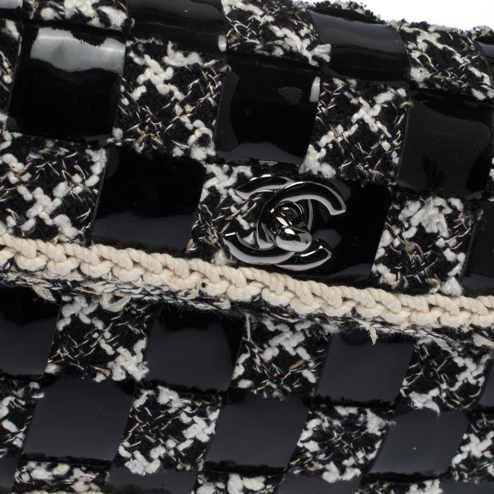 Chanel Black/White Chessboard Tweed and Patent Leather Classic Flap Bag In Good Condition In Dubai, Al Qouz 2