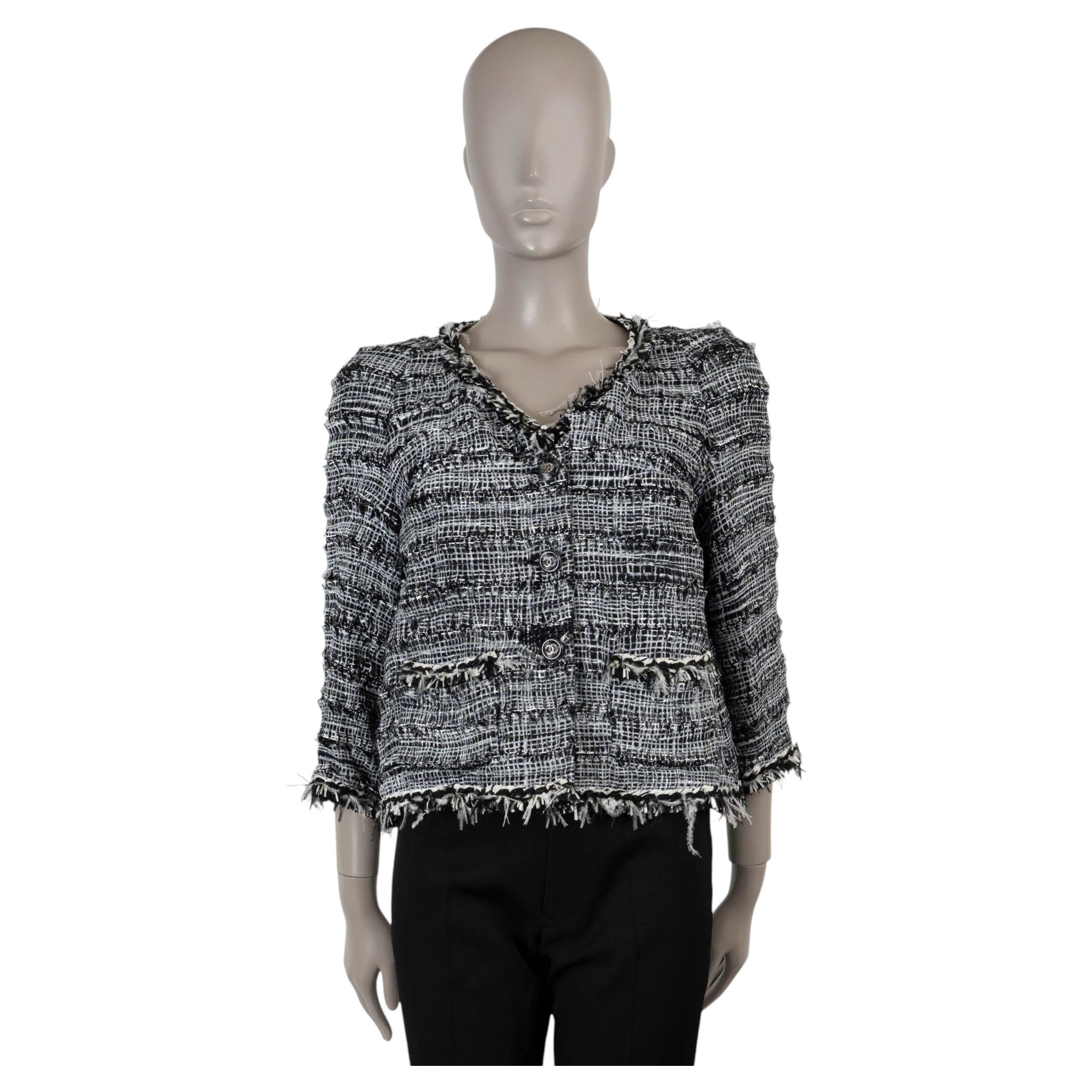 Chanel, giacca TWEED in cotone bianco e nero 11S con piume e frange 40 M.