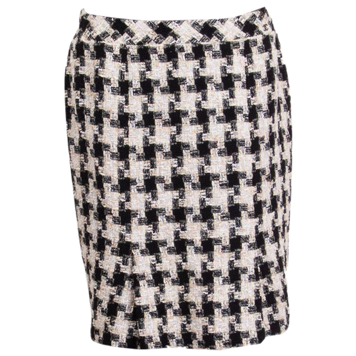 CHANEL black & white cotton blend HERRINGBONE BOUCLE TWEED Pencil Skirt 44 XL