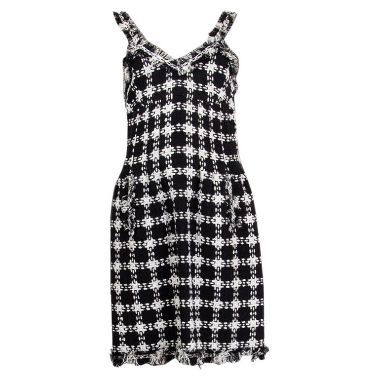 CHANEL black and white cotton BOUCLE Sleeveless Dress 36 XS at 1stDibs