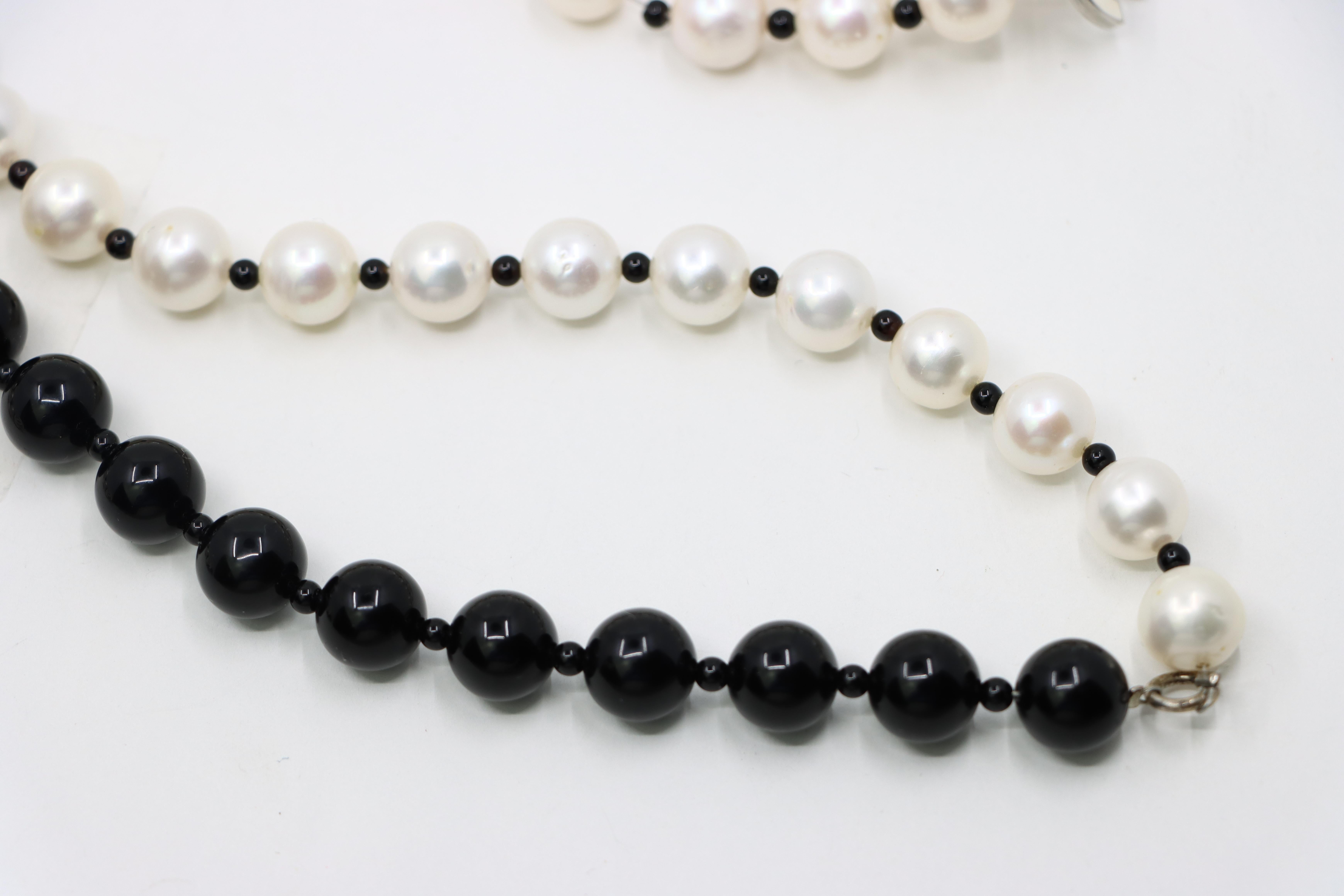 Chanel Black & White Faux Pearl Enamel Cc Logo Long Necklace For Sale 6