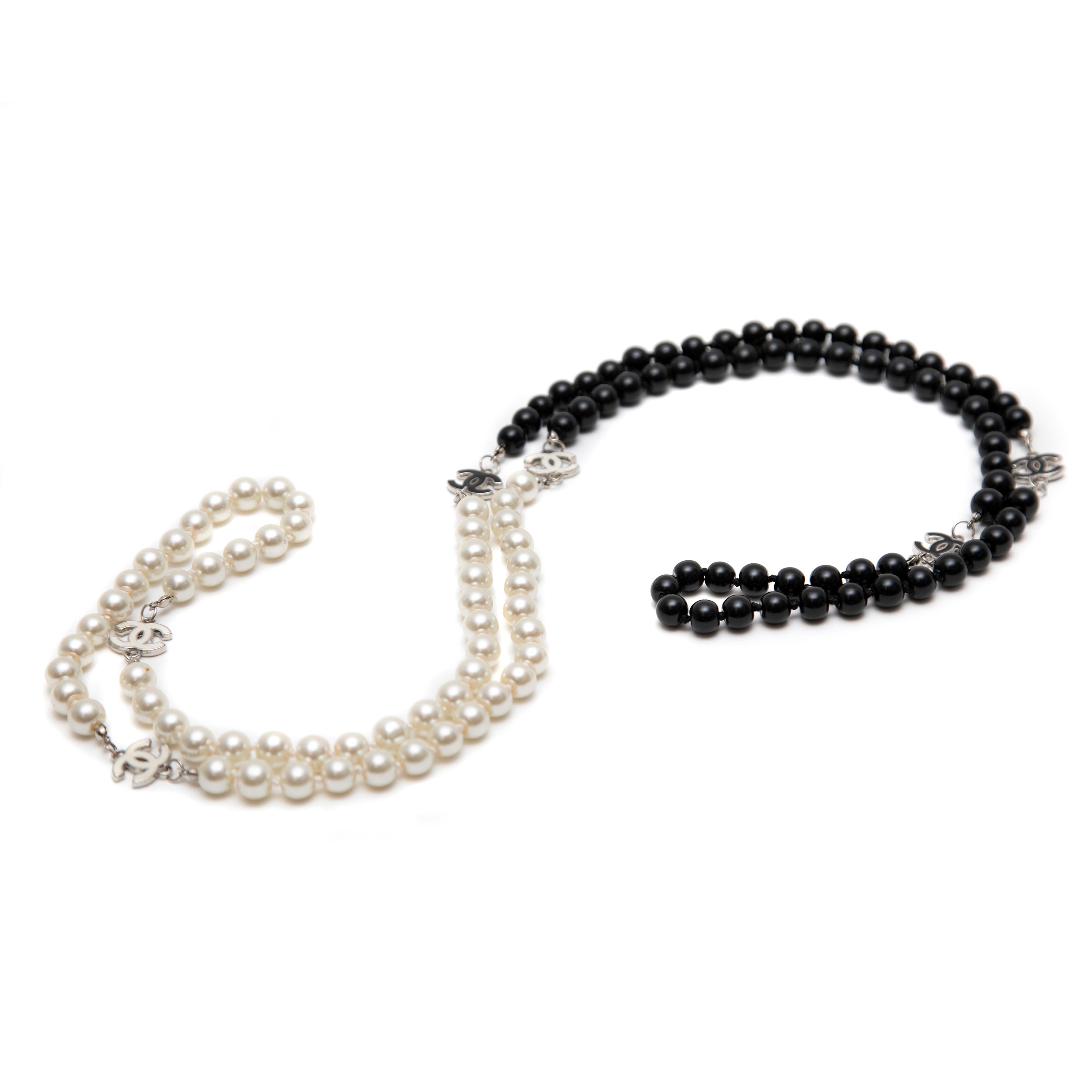 Chanel Black & White Faux Pearl Enamel Cc Logo Long Necklace In Excellent Condition In West Hartford, CT