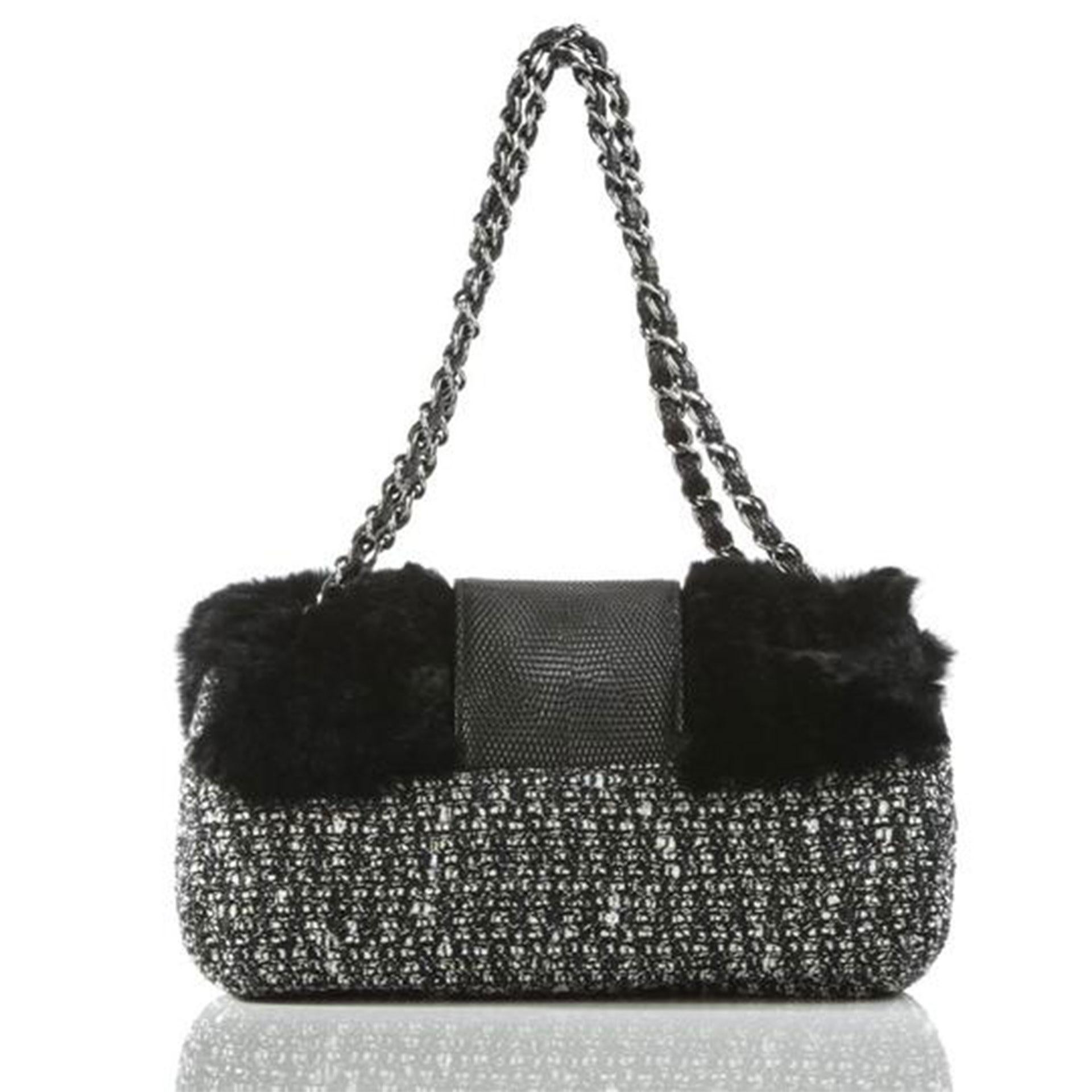 Chanel Negro Blanco Gris Tweed Bolso de piel de conejo en venta 2