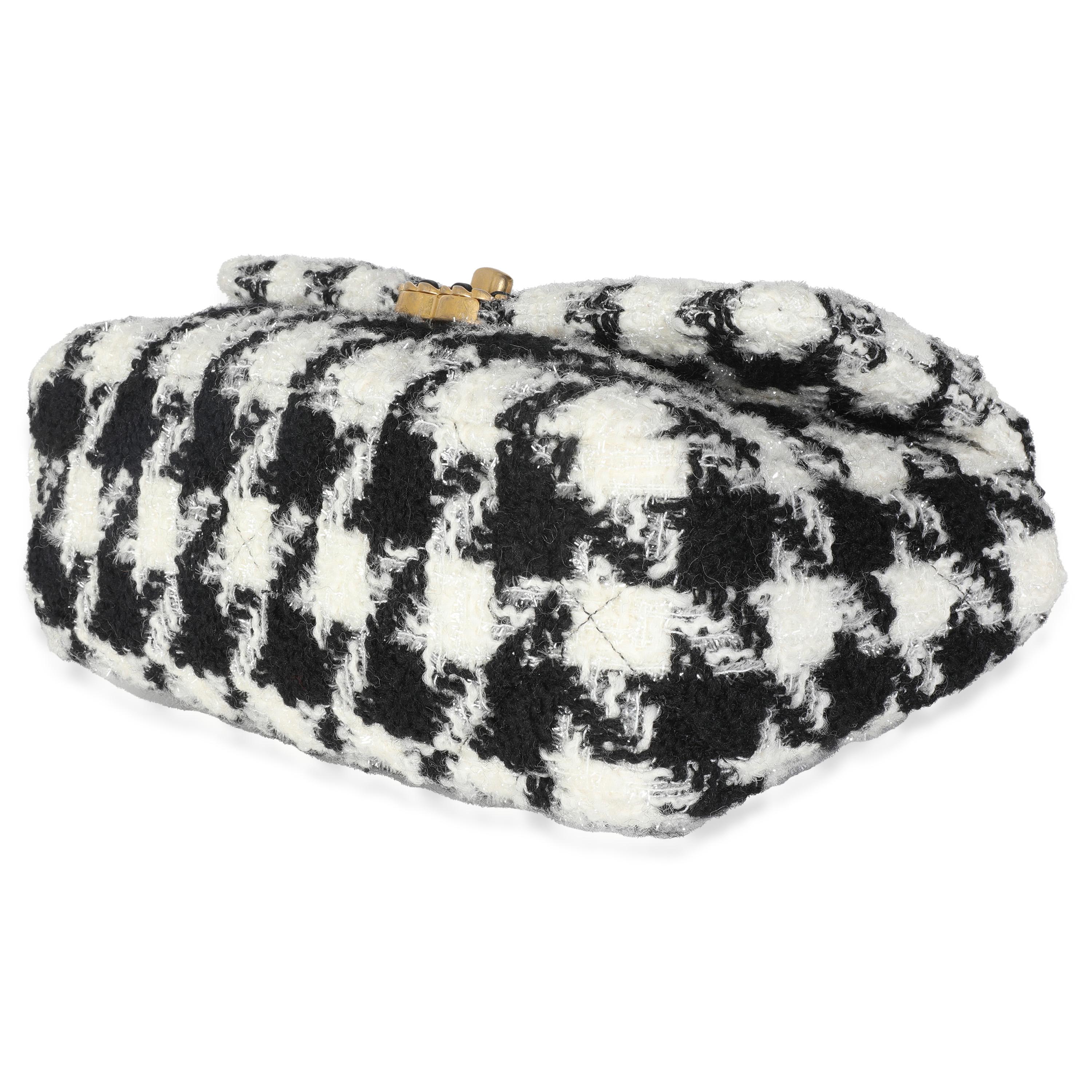 Chanel Schwarz Weiß Hahnentritt Kleine Chanel 19 Klappe Tasche im Zustand „Hervorragend“ im Angebot in New York, NY