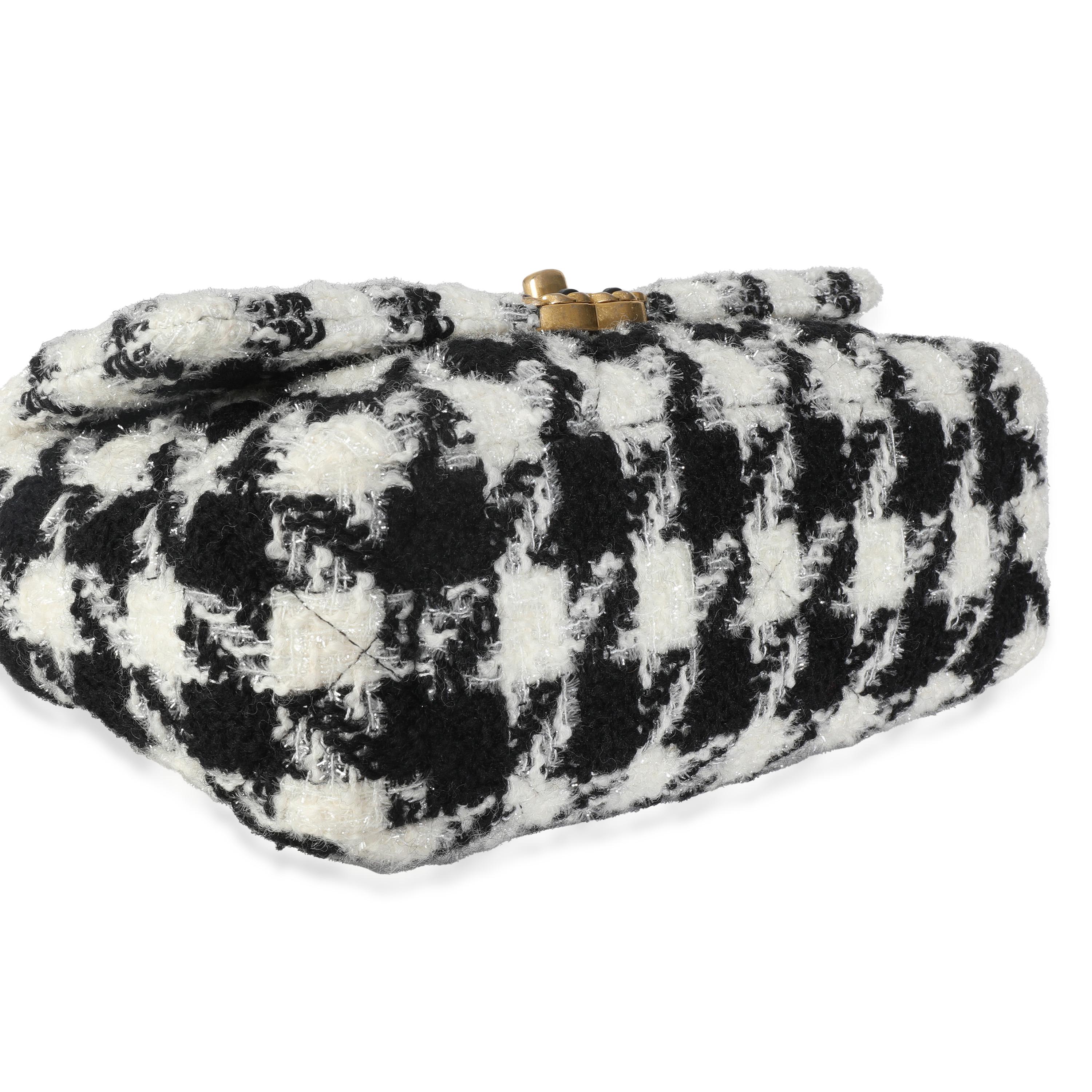 Chanel Schwarz Weiß Hahnentritt Kleine Chanel 19 Klappe Tasche im Angebot 1