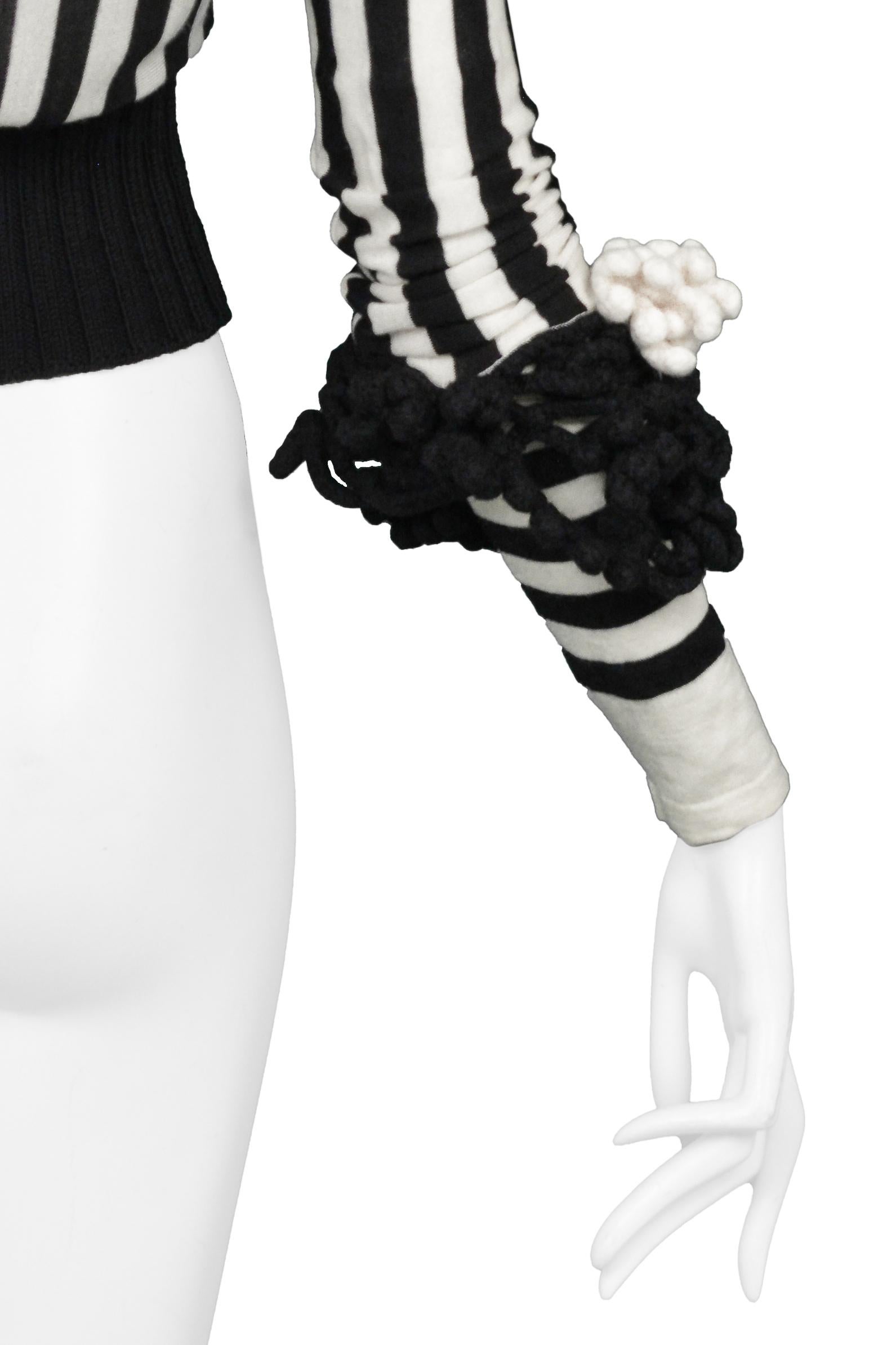 Chanel Black & White Knit Striped Top With Crochet Flowers 2007 For Sale 2