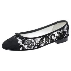 Chanel Black/White Lace And Grosgrain Cap Toe CC Bow Ballet Flats Size 39