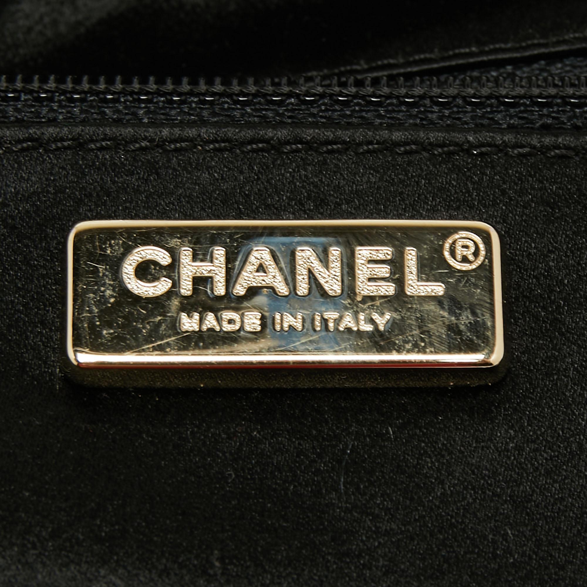 Chanel Black/White Lace CC Frame Clutch 4