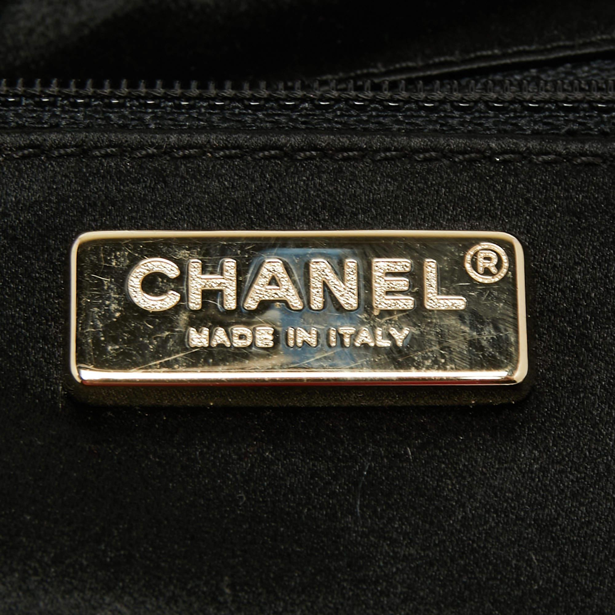 Chanel Black/White Lace CC Frame Clutch 8