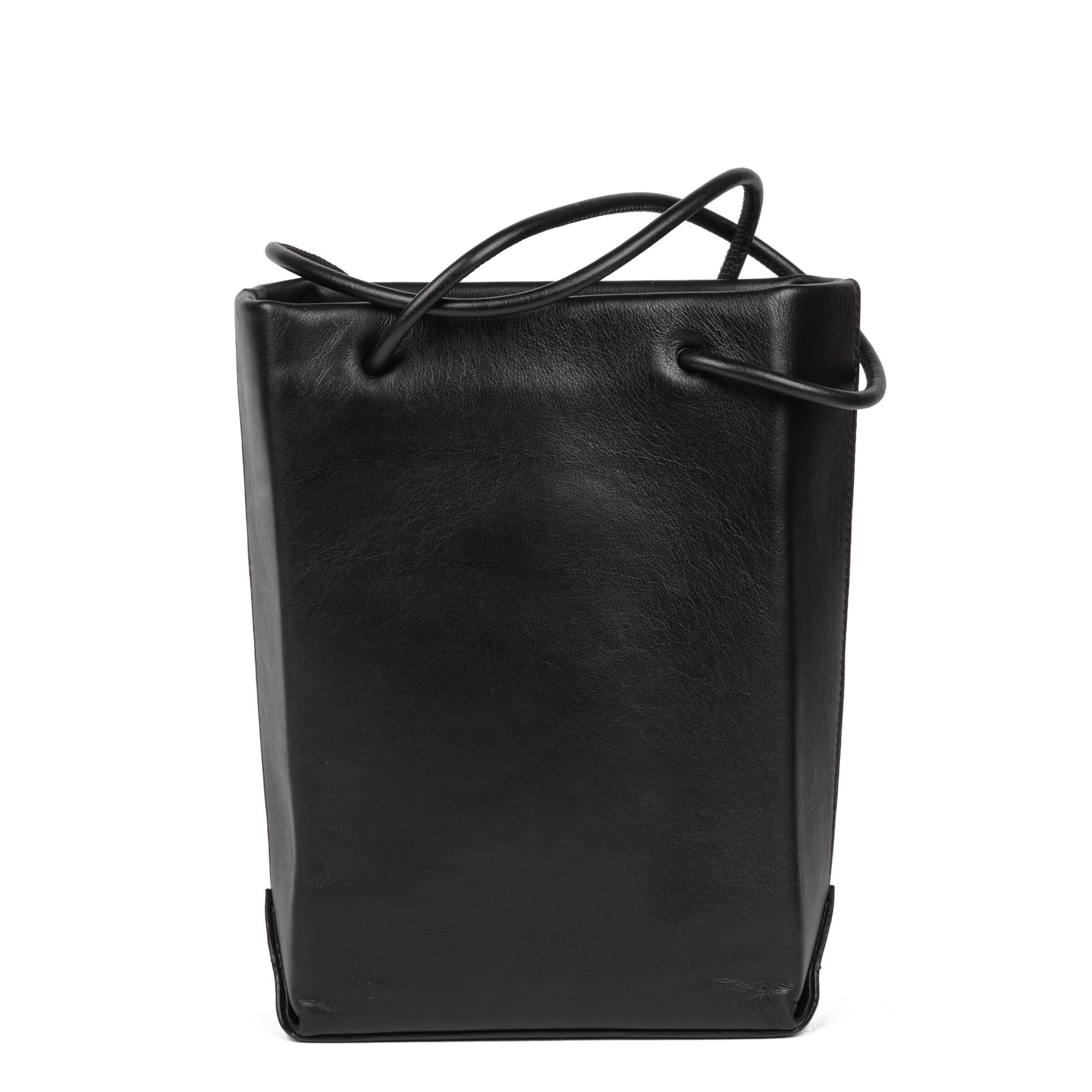 CHANEL Schwarz-weißes Lammfell Mini-Einkaufstasche Tote im Angebot 1