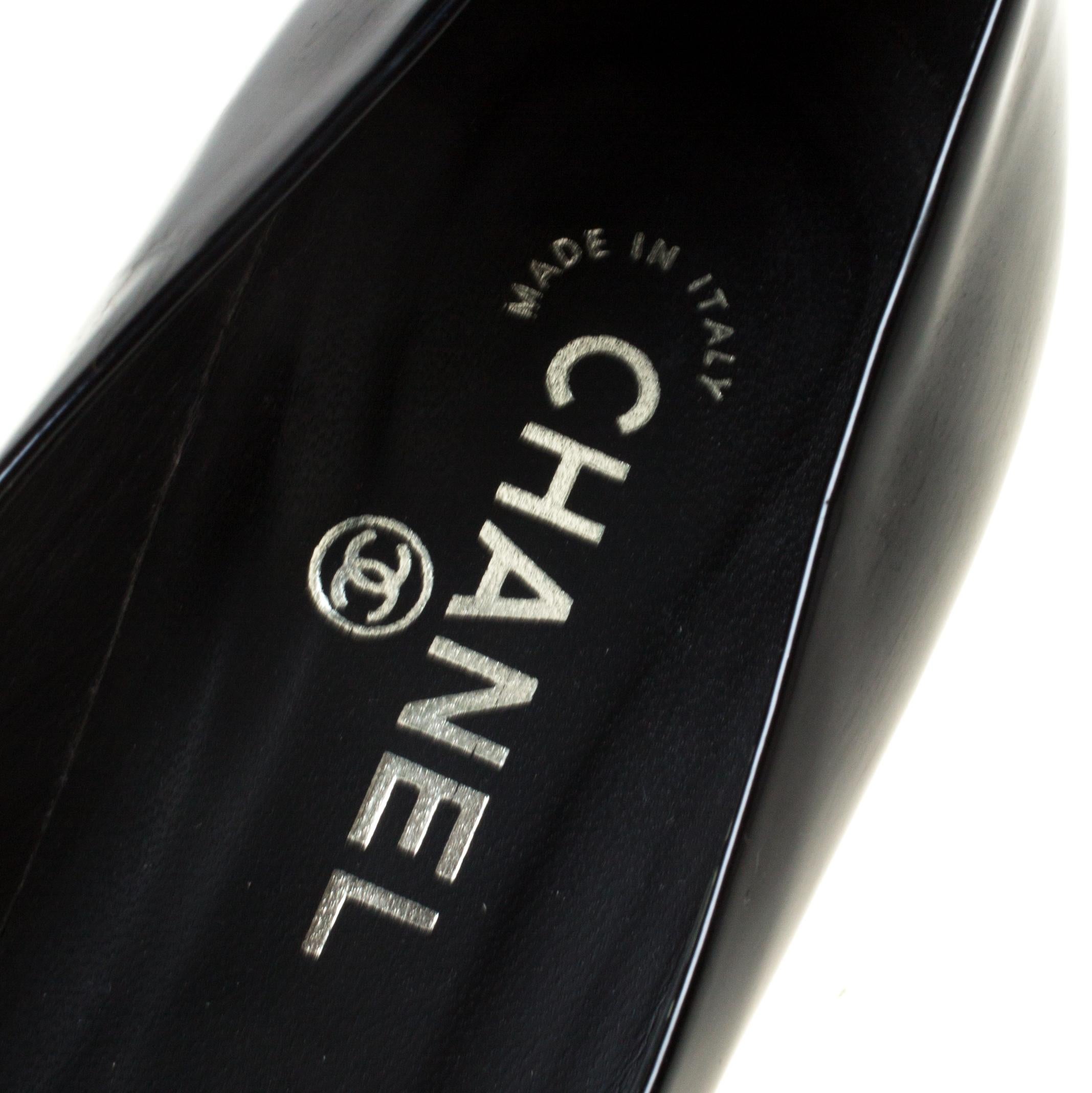 Chanel Black/White Leather Camellia Cap Toe Pumps Size 38 1