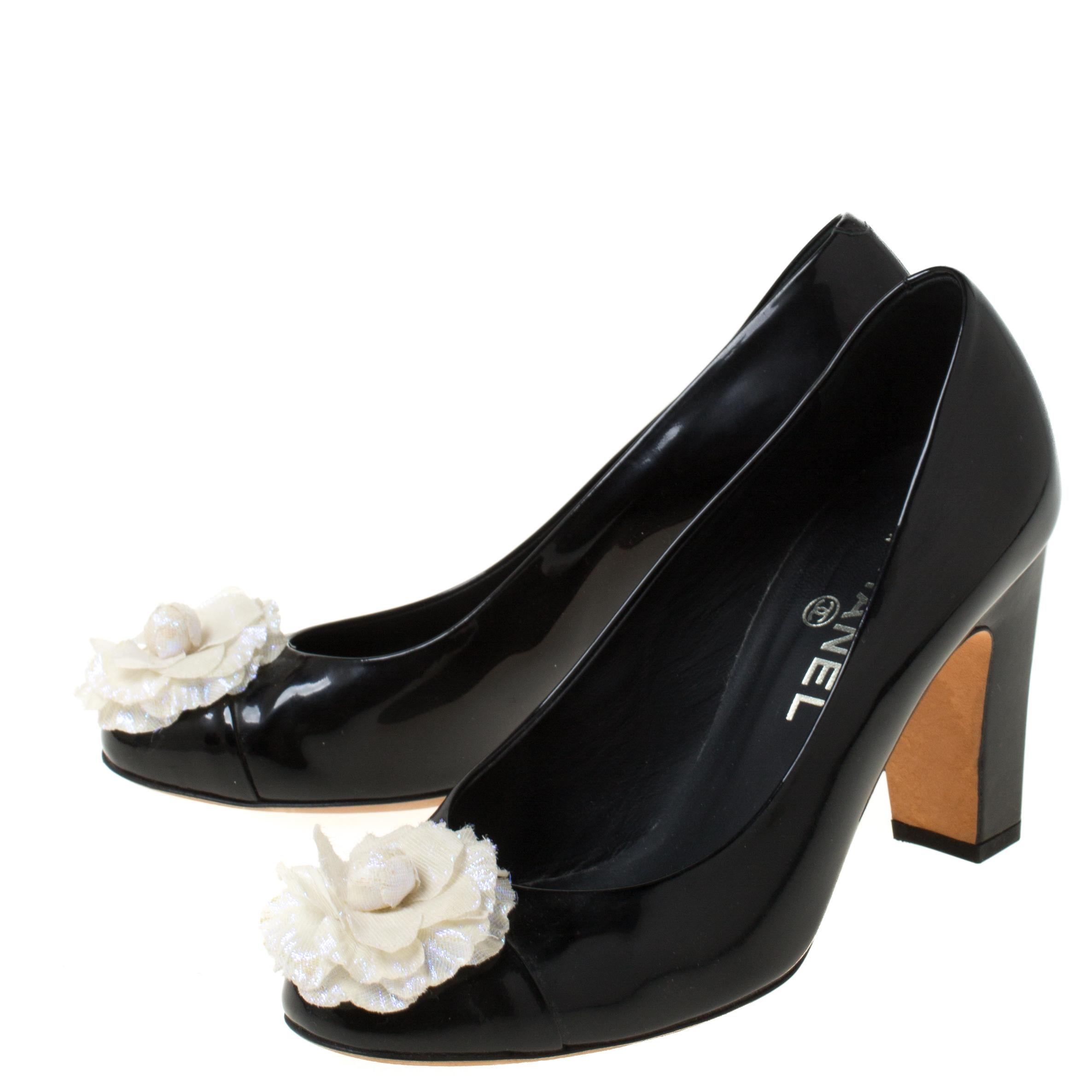 Chanel Black/White Leather Camellia Cap Toe Pumps Size 38 2