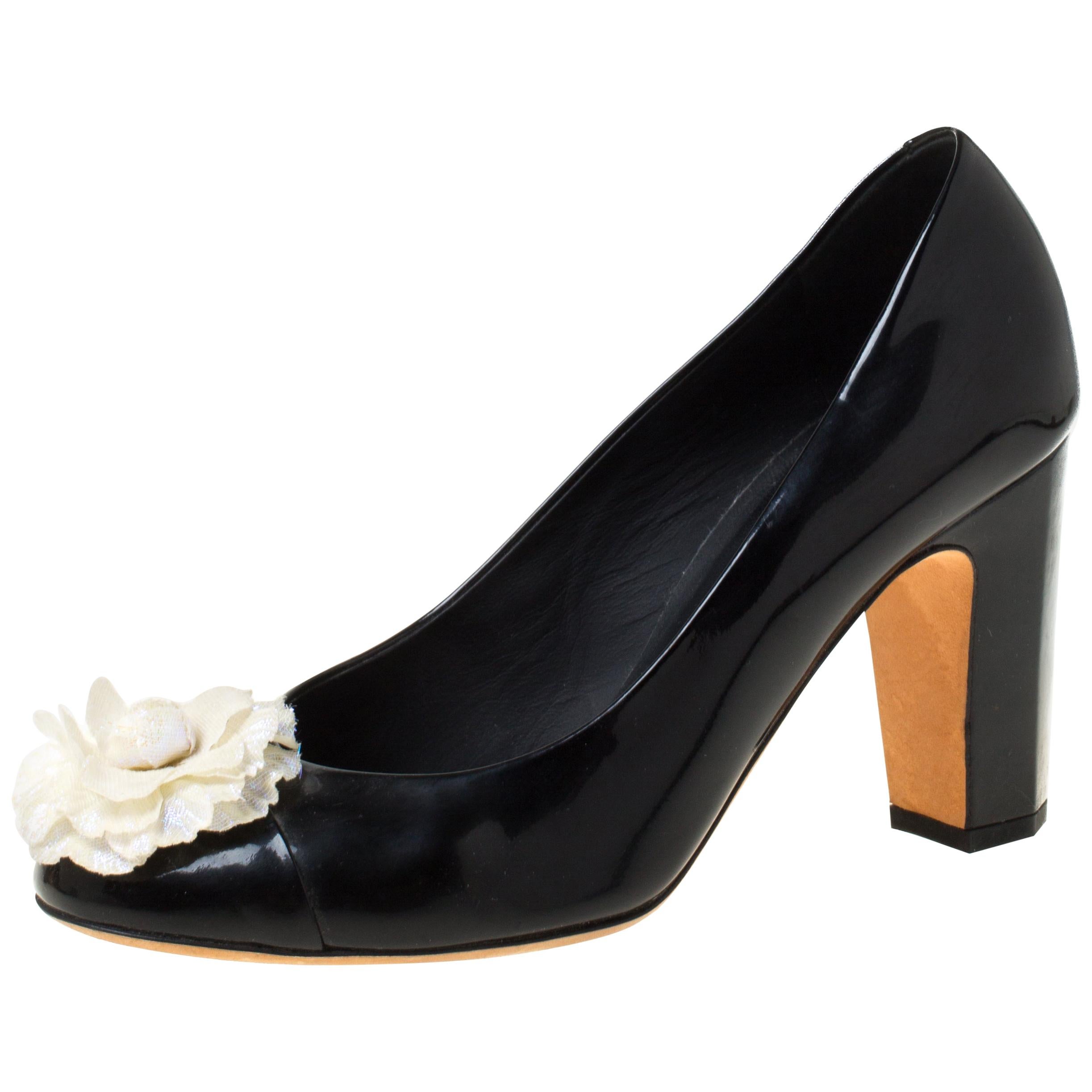 Chanel Black/White Leather Camellia Cap Toe Pumps Size 38