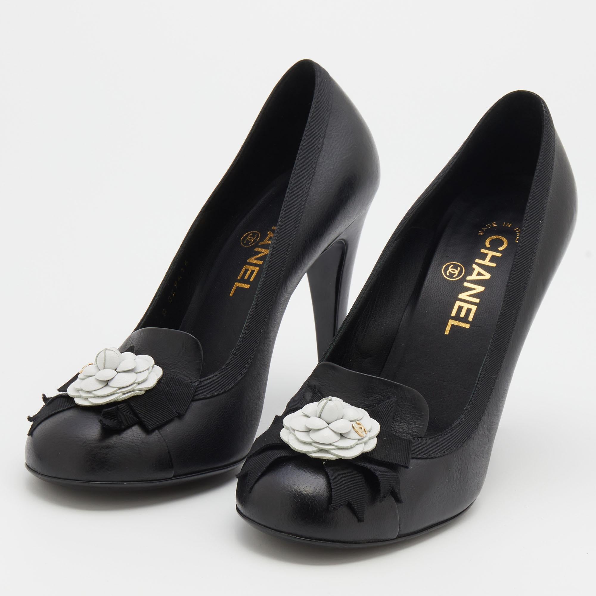 Women's Chanel Black/White Leather Camellia CC Pumps Size 38