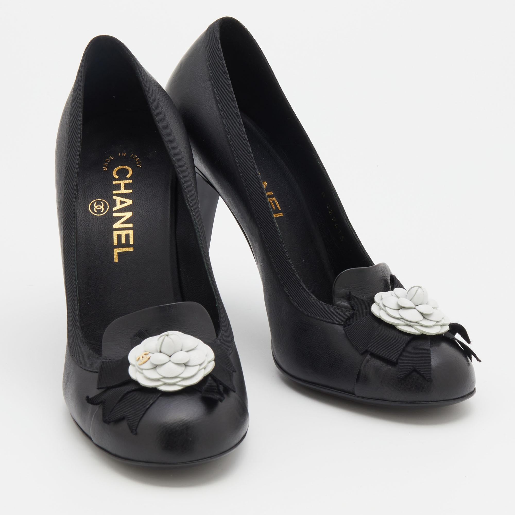 Chanel Black/White Leather Camellia CC Pumps Size 38 1