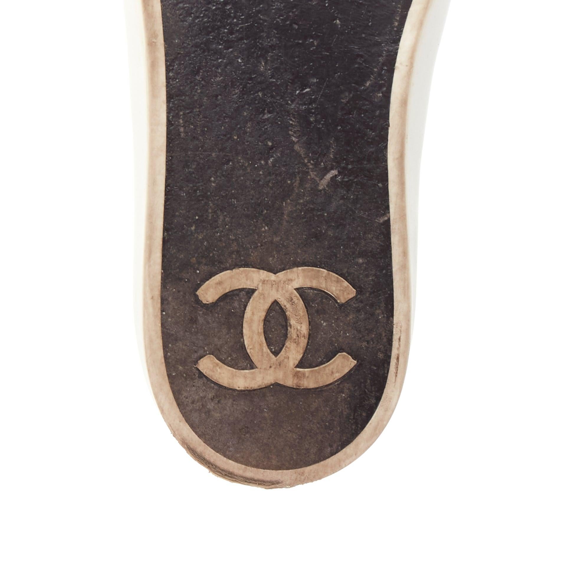 CHANEL black white leather CC logo back minimal classic skates sneakers EU36 For Sale 5
