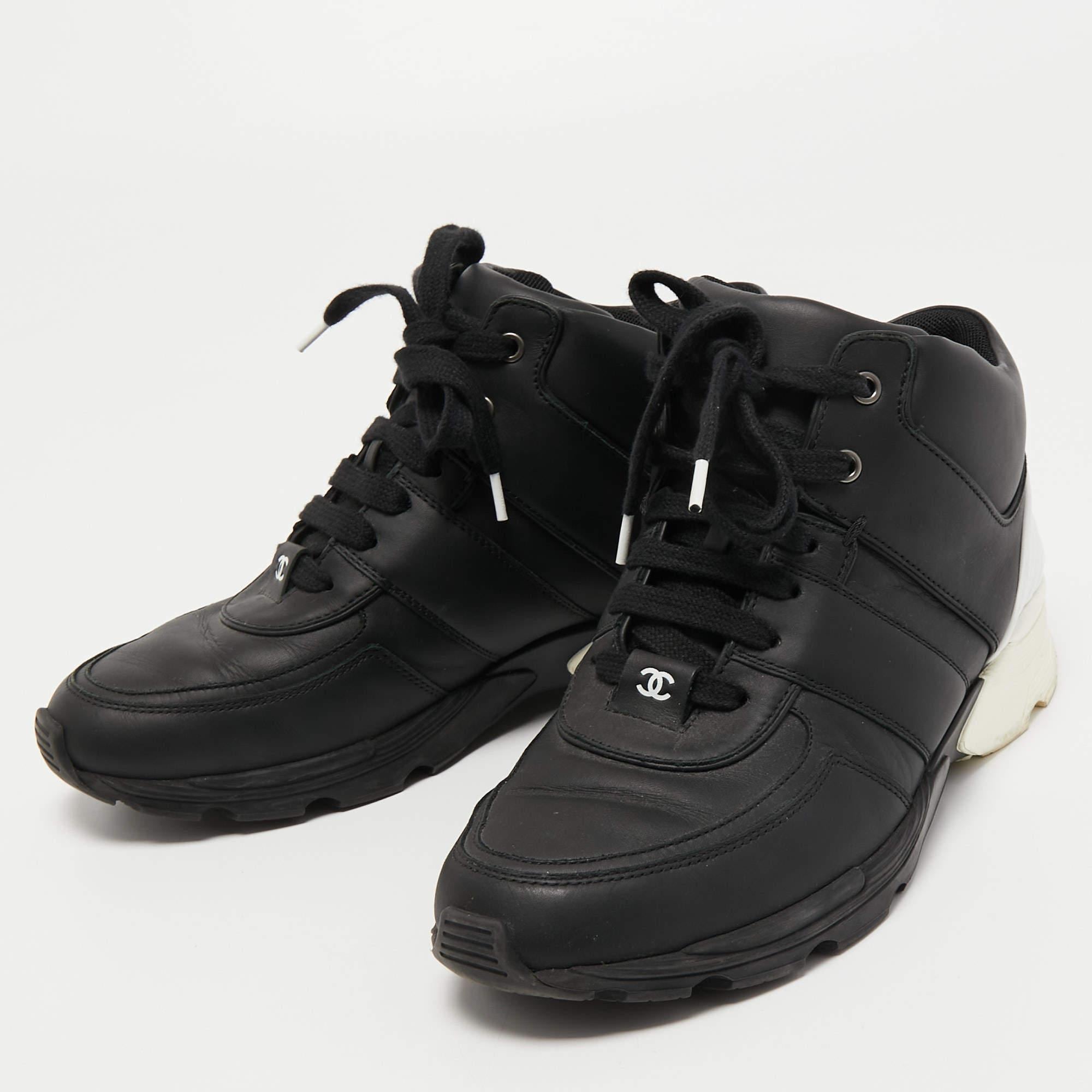 Coming in a classic silhouette, these designer sneakers are a seamless combination of luxury, comfort, and style. These sneakers are finished with signature details and comfortable insoles.


