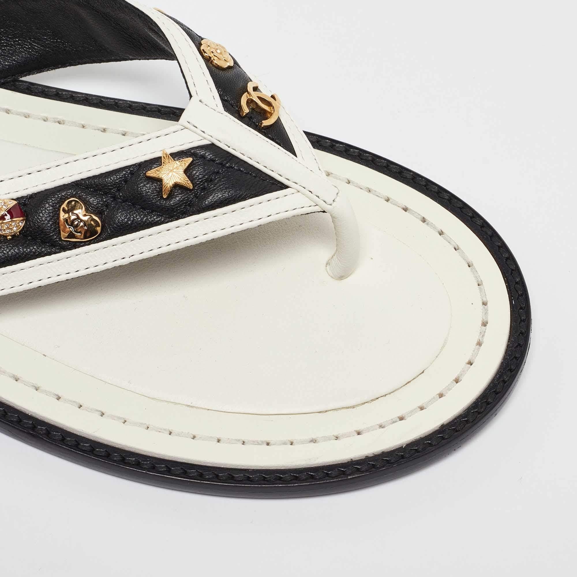 Chanel Black/White Leather Thong Sandals Size 41 2