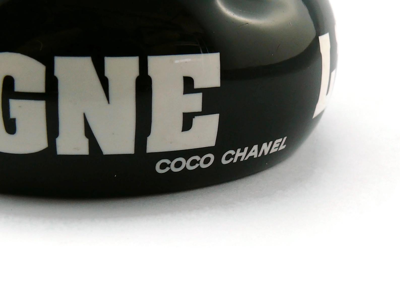 Chanel Black & White L'Elegance, C'est La Ligne Resin Bangle Bracelet For Sale 4