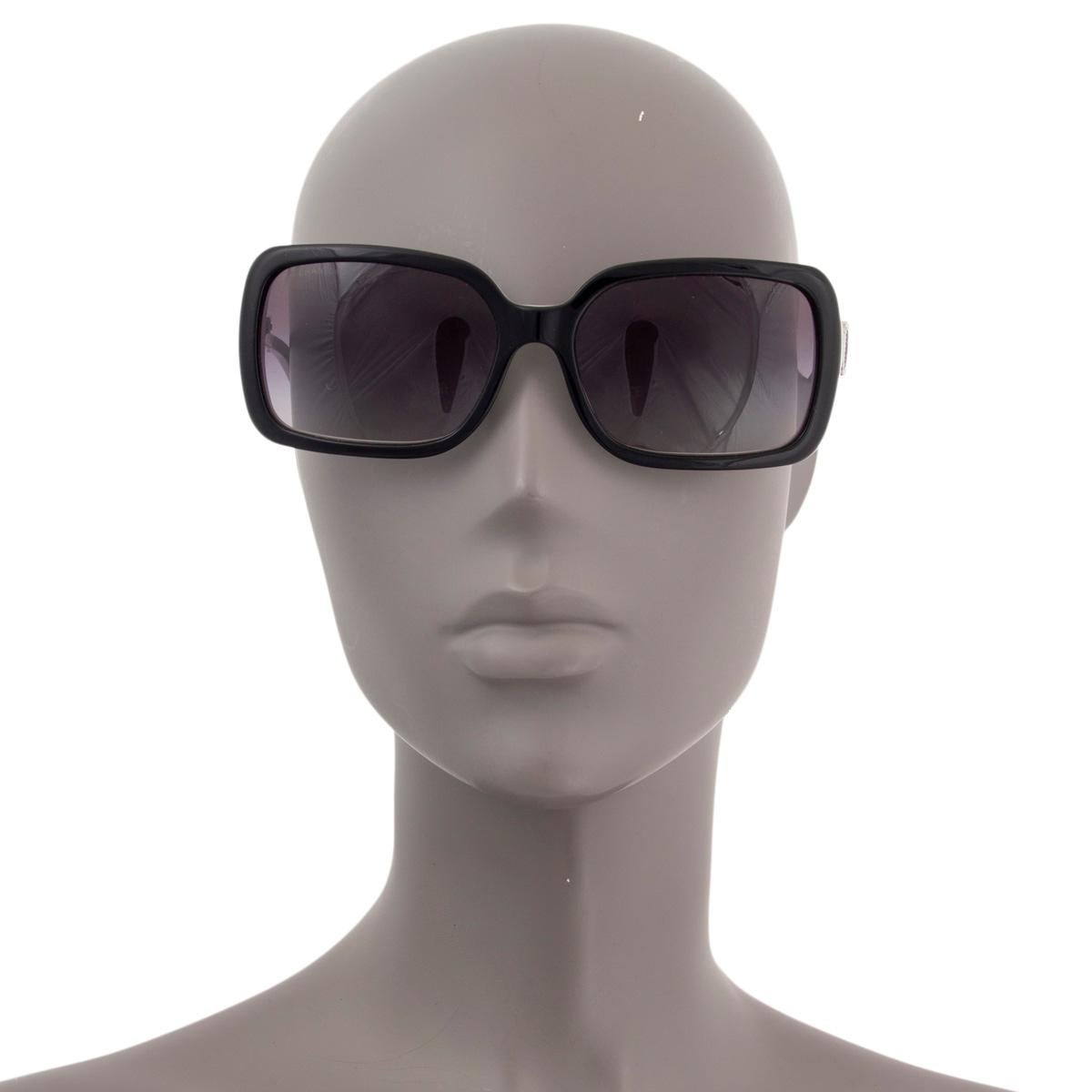 CHANEL Schwarz-weiße LOGO 5175 Sonnenbrille LOGO im Angebot 1