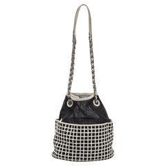 Chanel Bucket Bag aus schwarzem/weißem Mesh und Leder