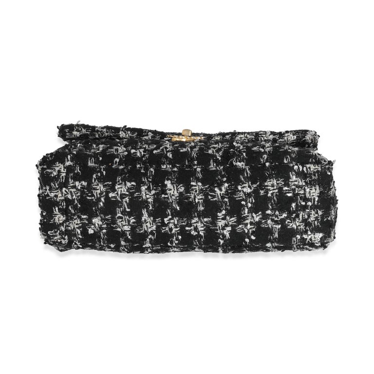Chanel Black White Metallic Houndstooth Tweed Chanel 19 Maxi Flap Bag –  LuxuryPromise