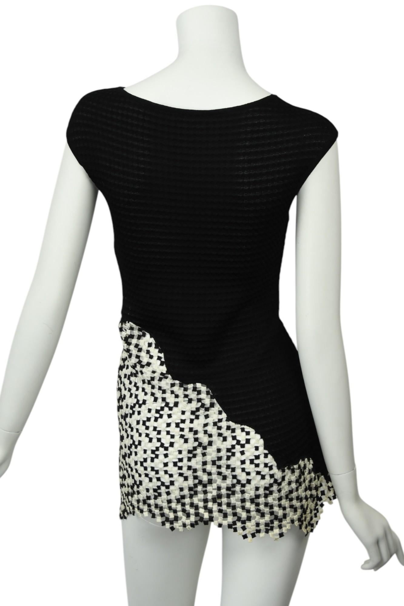 Mini Vestido Blanco y Negro Chanel  Talla US 4  Pieza de pasarela de punto texturizado Gris en venta