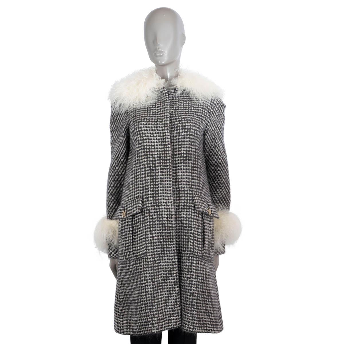 Gray CHANEL black & white mohair 2014 14A DALLAS FUR TRIM TWEED Coat Jacket 36 XS For Sale