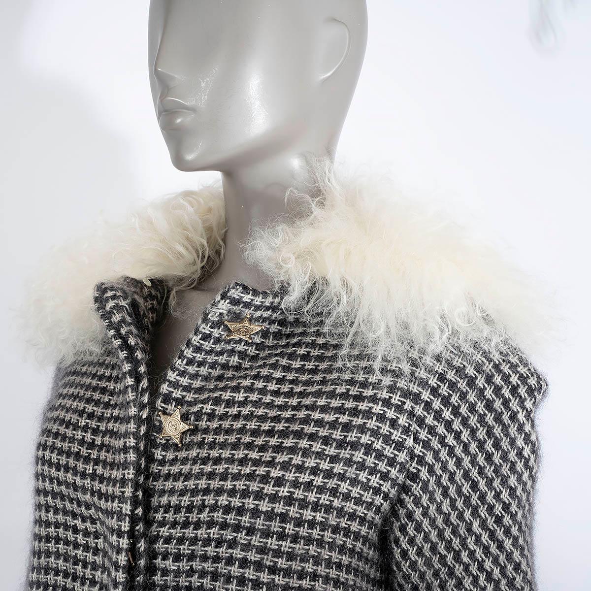 CHANEL black & white mohair 2014 14A DALLAS FUR TRIM TWEED Coat Jacket 36 XS For Sale 2