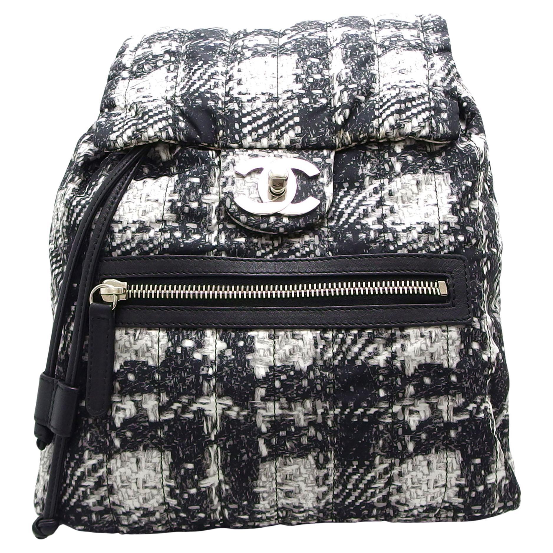 Chanel Zaino medio Duma stampato in finto tweed di nylon bianco e nero