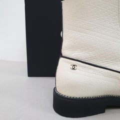 Chanel - Bottines Oxford noires et blanches